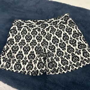 White House Black Market Black and White Scroll Print Shorts